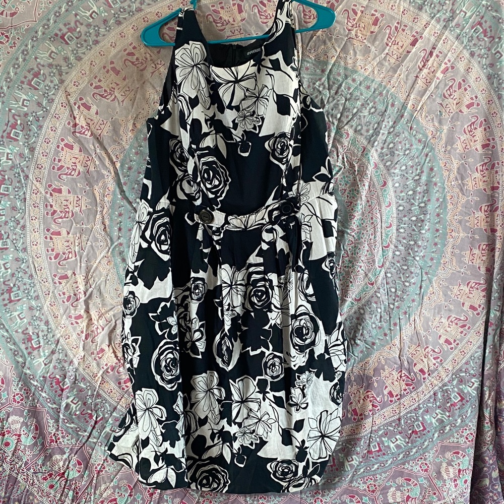 Avenue Black and White Floral Midi Dress